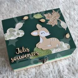 Boite à trésors en bois faon et arc en ciel pour souvenirs d enfant