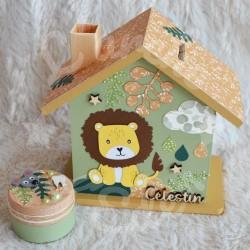 Tirelire lion dans la savane  en bois pour enfant a personnaliser