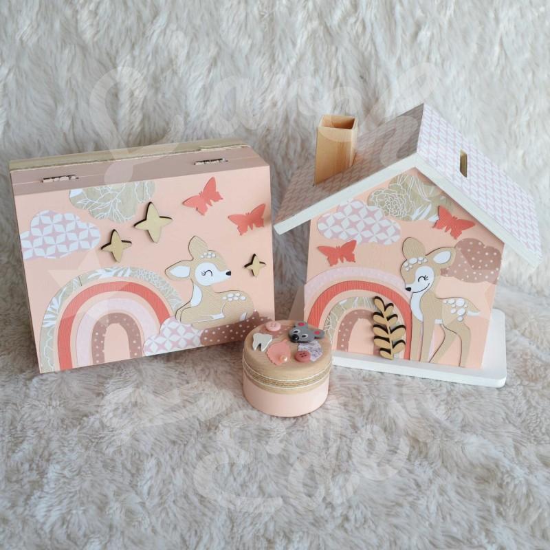 Cadeau de naissance Faon et papillons composé d'une tirelire, d'une boite à dents et d'une boite a trésors