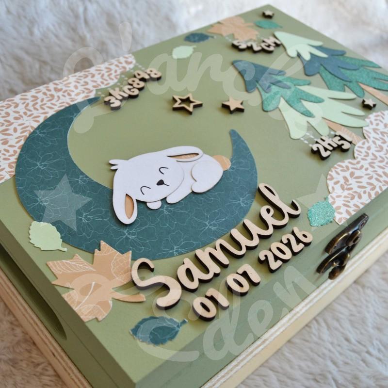 Boite à souvenirs de naissance personnalisée décoration lapin dans la foret