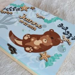 Boite à souvenirs de naissance personnalisée décoration Loutre et algues colorées
