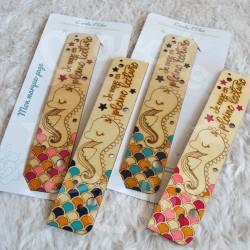 Marque page en bois pour enfant avec sirène, tortue, hippocampe ou pieuvre en paillettes