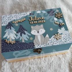 Boite à souvenirs de naissance personnalisée décoration loup et feuille de la foret