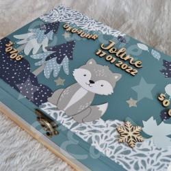 Boite à souvenirs de naissance personnalisée décoration loup et feuille de la foret