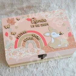 Boite à souvenirs de naissance personnalisée décoration faon et envolée de papillons