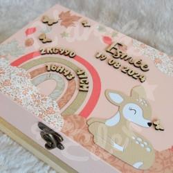 Boite à souvenirs de naissance personnalisée décoration faon et envolée de papillons