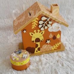 Tirelire girafe dans la savane pour enfant a personnaliser