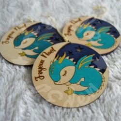 boule de noel dragon sur la lune en bois pour enfant a personnaliser