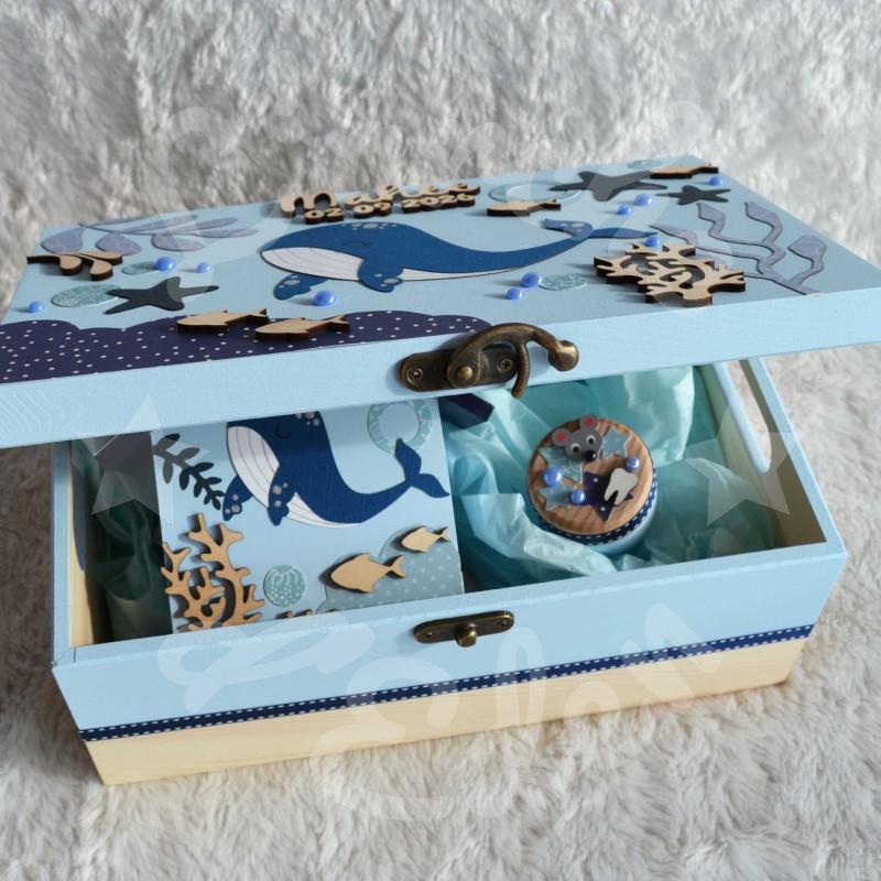 Cadeau de naissance Baleine, boite à souvenirs personnalisée avec une tirelire et boite a dents
