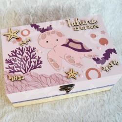 Cadeau de naissance thème tortue de mer, boite à souvenirs personnalisée avec une tirelire et boite a dents