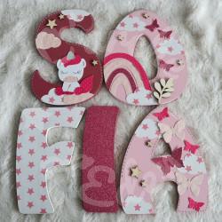 Prénom en bois pour décoration de chambre d'enfant ou cadeau de naissance avec licorne et arc en ciel