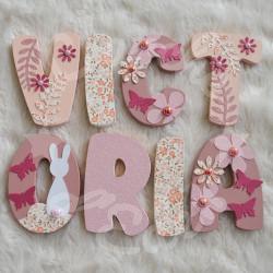 Prénom en bois pour décoration de chambre d'enfant ou cadeau de naissance sur le thème lapin et décor champetre